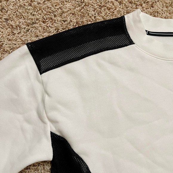 NWT Under Armour Women's Volleyball Oversized Pullover White/Black, Size S/M - Picture 7 of 10